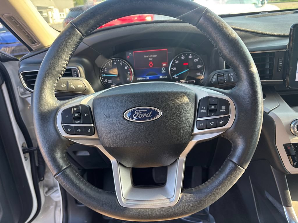 Used 2023 Ford Explorer XLT w/ Equipment Group 202A AWD/4WD image 30