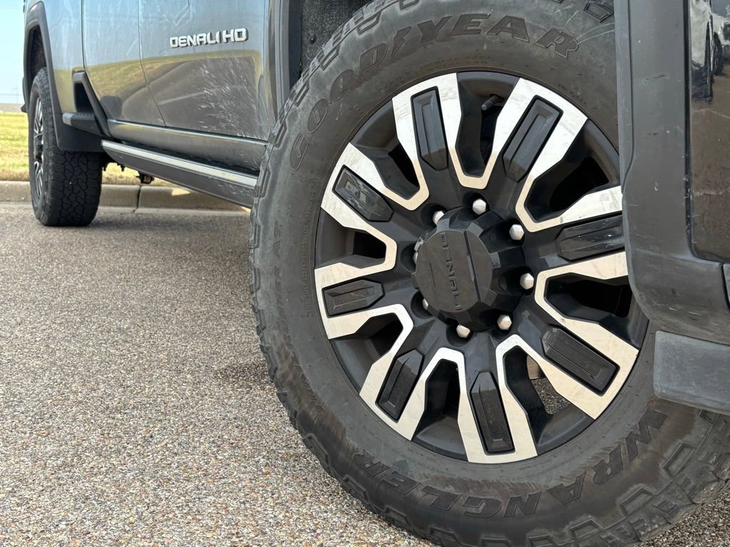 Used 2024 GMC Sierra 3500 Denali Ultimate image 2