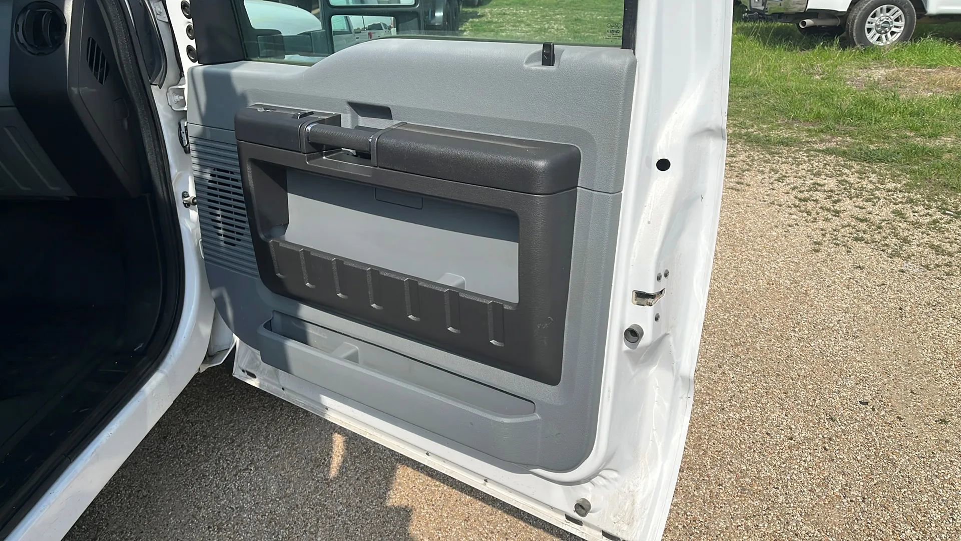 Used 2013 Ford F550 4x4 Regular Cab Super Duty w/ Payload Upgrade Pkg image 13