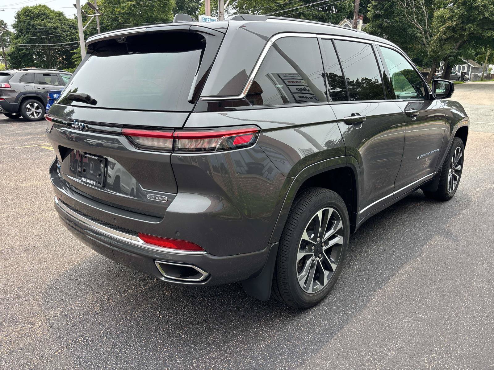 Used 2022 Jeep Grand Cherokee Overland w/ Advanced Protech Group III AWD/4WD image 6