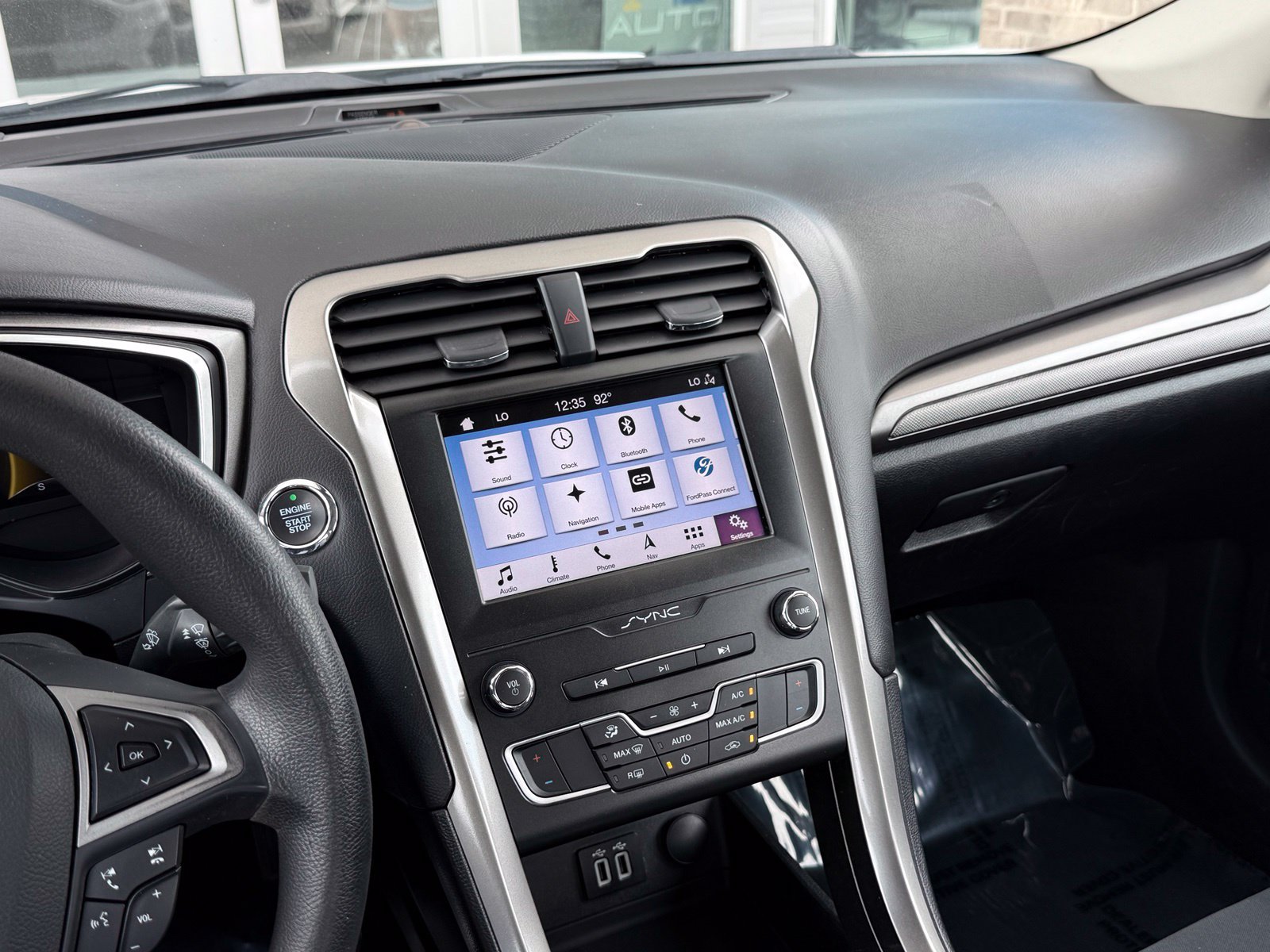 Used 2019 Ford Fusion SE FWD image 31