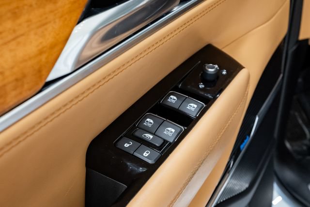 Used 2023 Jeep Grand Wagoneer Series III AWD/4WD image 13