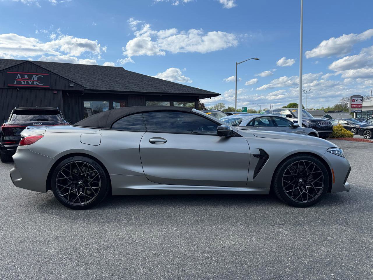 Used 2022 BMW M8 Competition w/ M Carbon Exterior Package AWD/4WD image 4