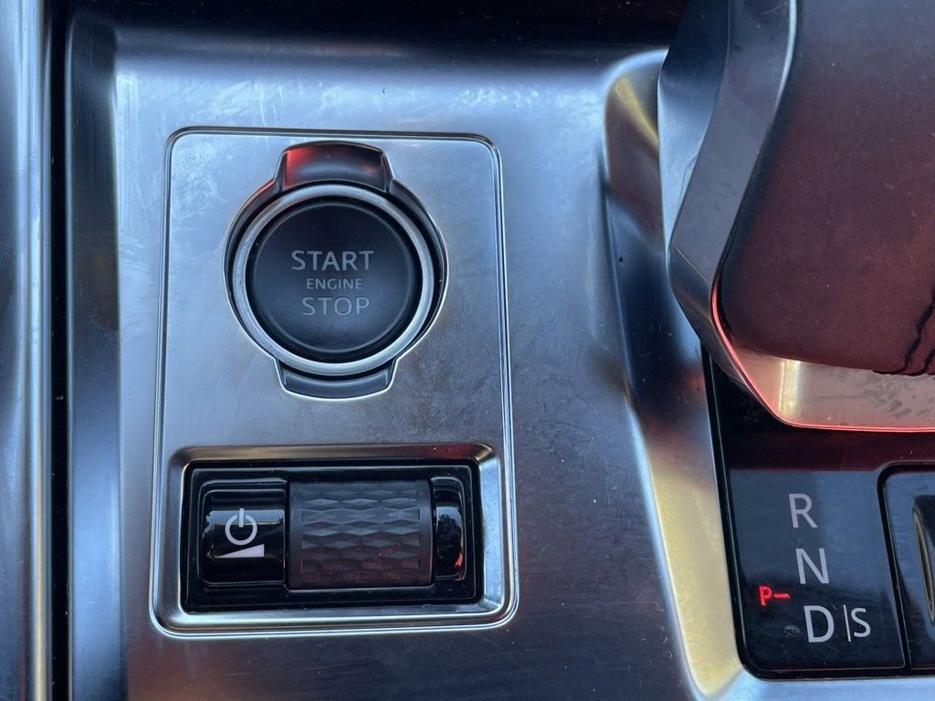 Used 2022 Jaguar XF R-Dynamic SE image 32