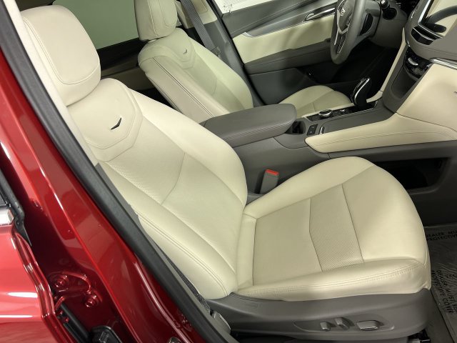 Used 2026 Cadillac XT5 Premium Luxury w/ Driver Assist Package FWD image 29
