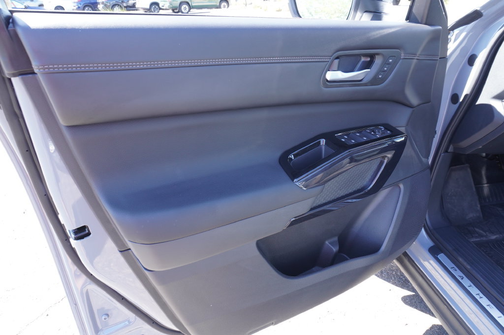New 2026 Nissan Pathfinder Platinum FWD image 16