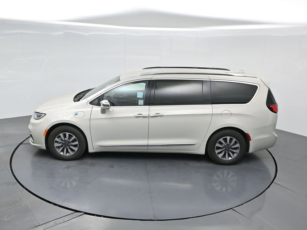 Used 2021 Chrysler Pacifica Limited w/ Premium & Safety Sphere Group image 58