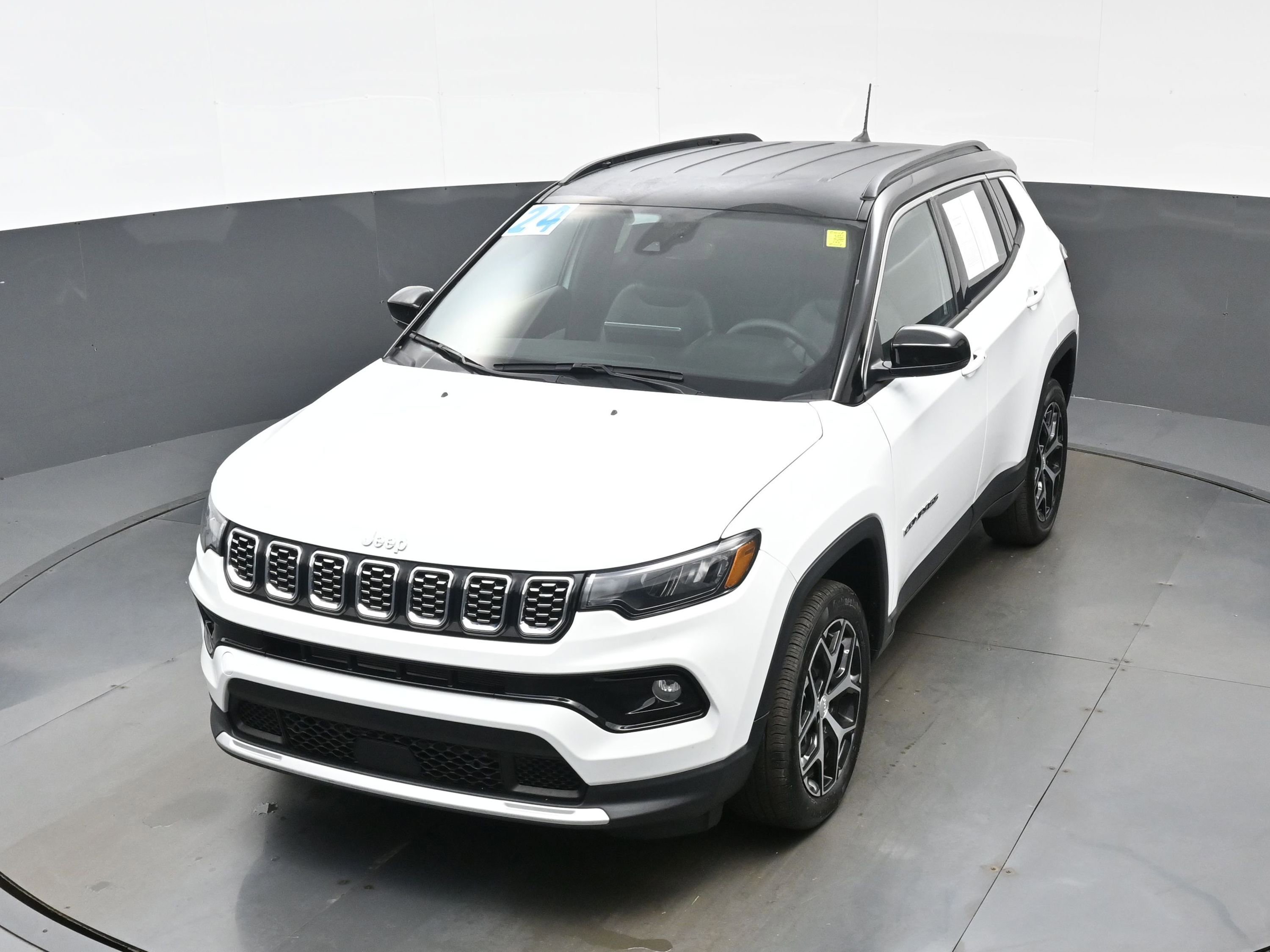 Used 2024 Jeep Compass Limited image 32