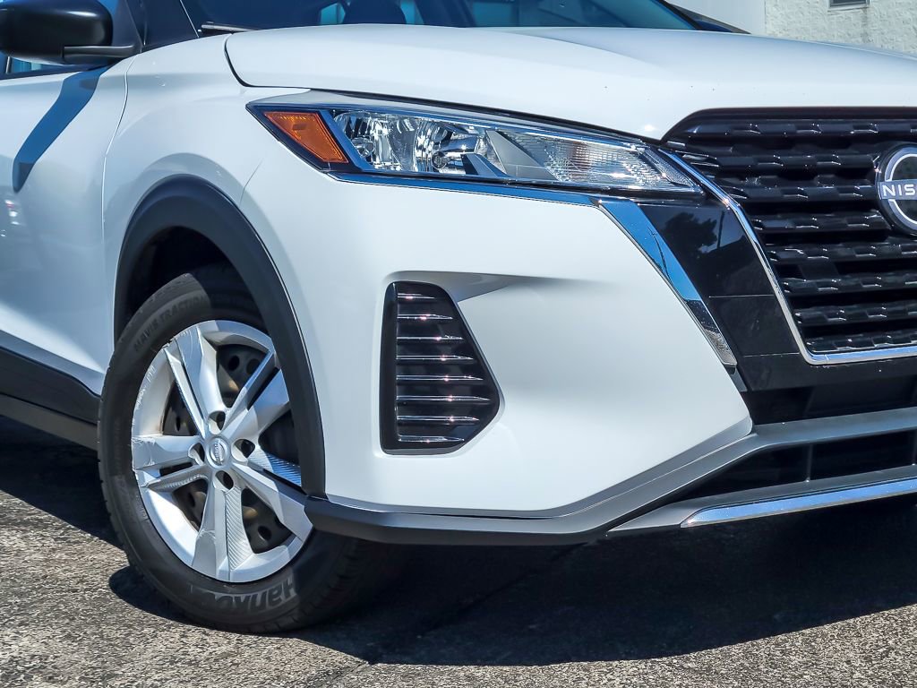 Used 2023 Nissan Kicks S image 3