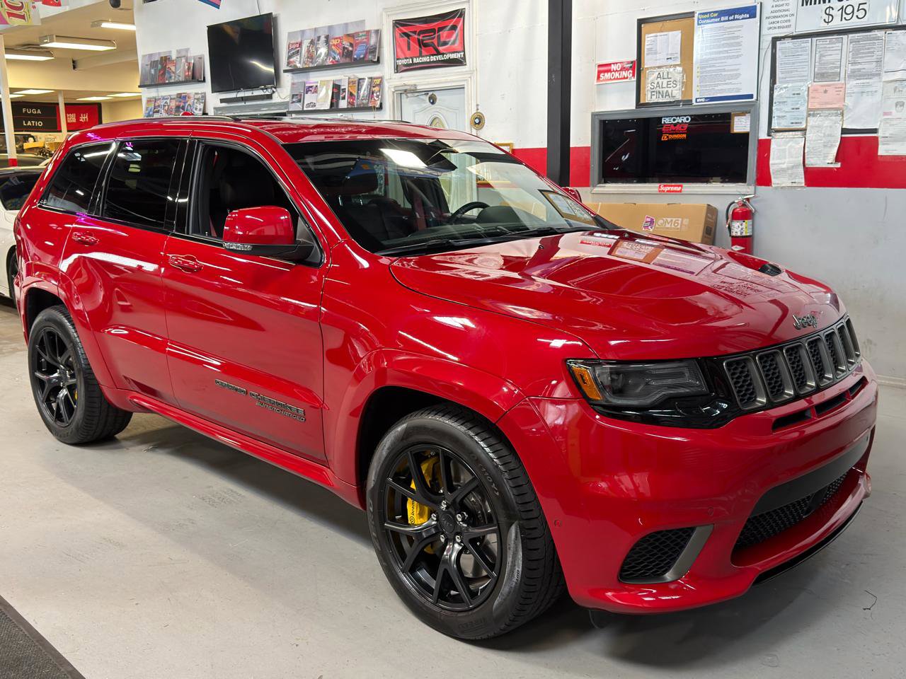 Used 2018 Jeep Grand Cherokee Trackhawk AWD/4WD image 3