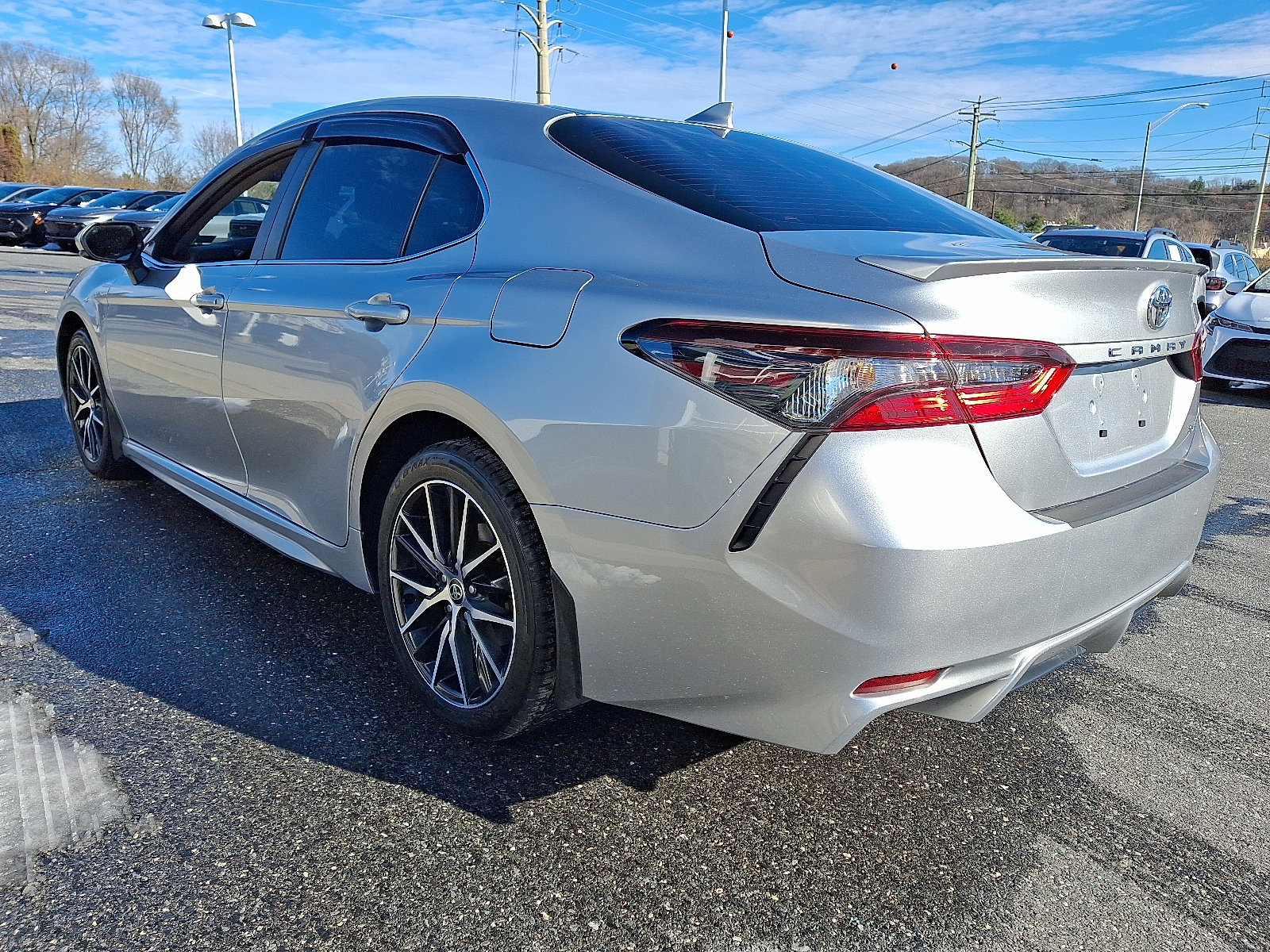 Used 2022 Toyota Camry SE image 5