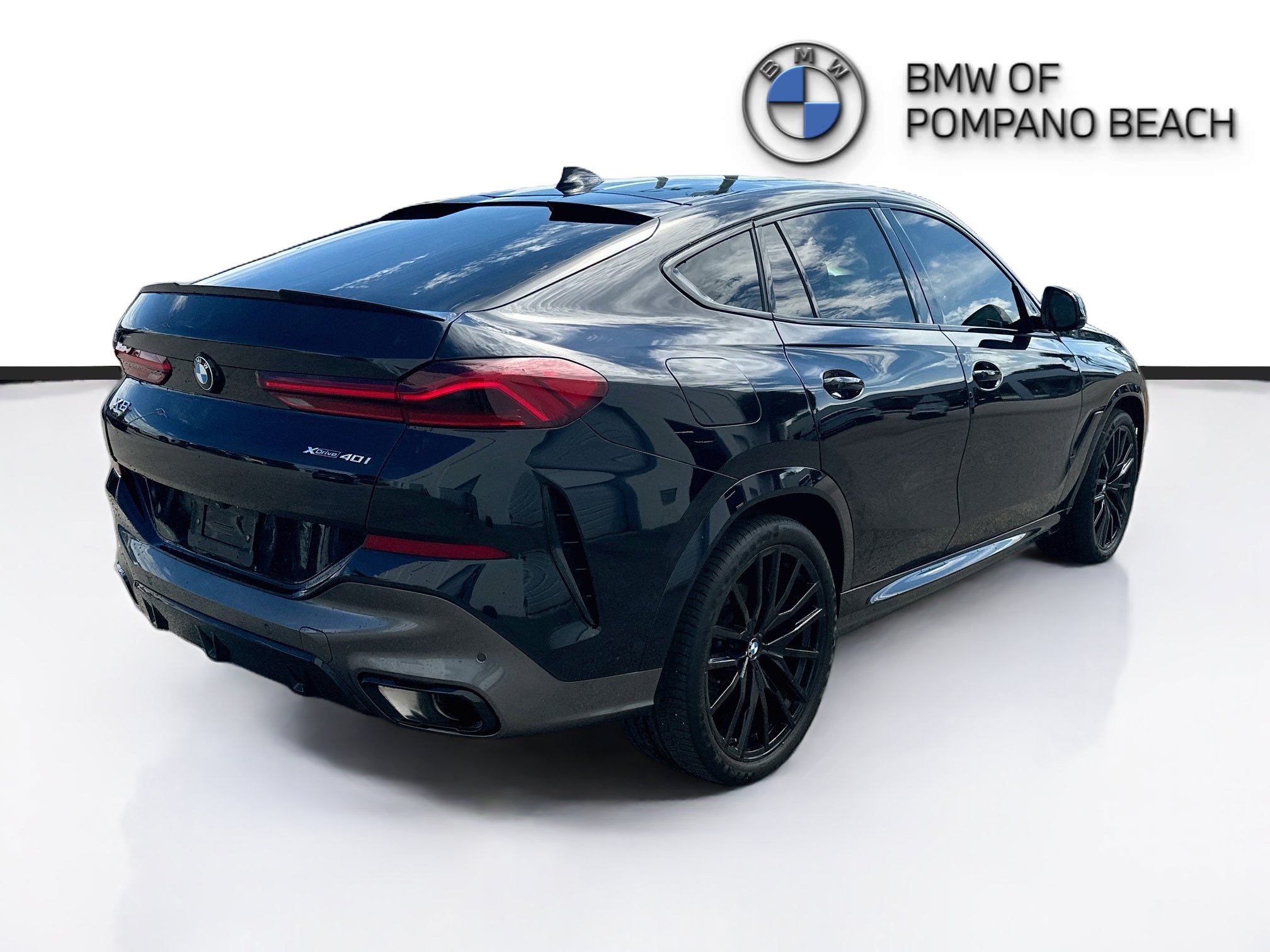 Used 2023 BMW X6 xDrive40i w/ M Sport Package AWD/4WD image 7