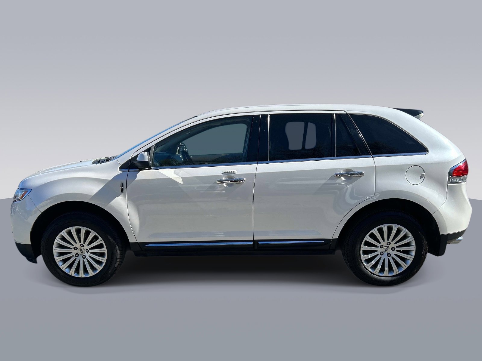 Used 2013 Lincoln MKX FWD image 6