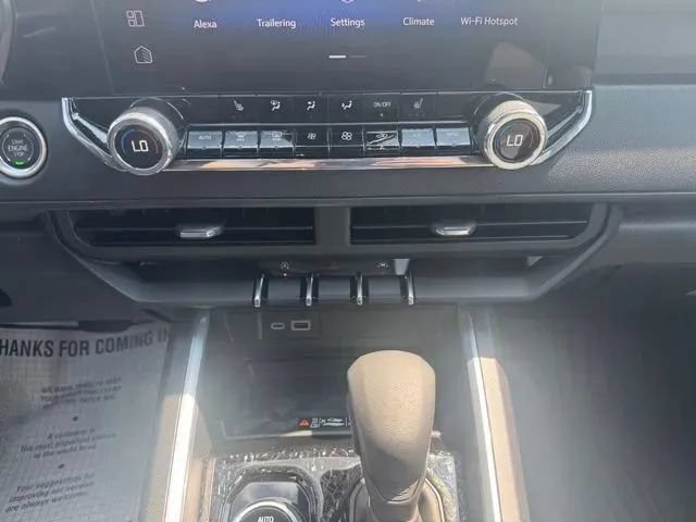Used 2025 Chevrolet Colorado Trail Boss AWD/4WD image 27