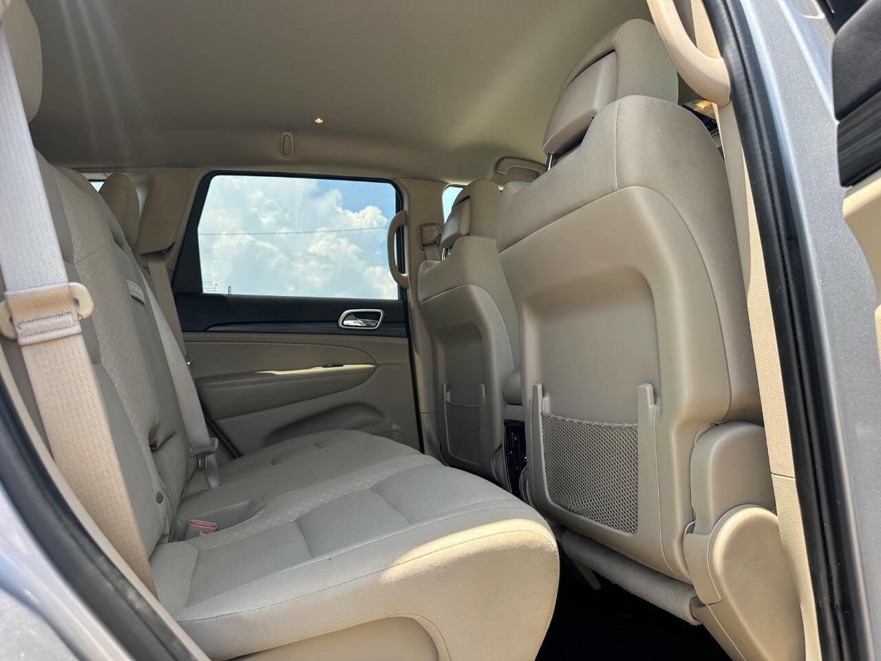 Used 2019 Jeep Grand Cherokee Laredo image 26