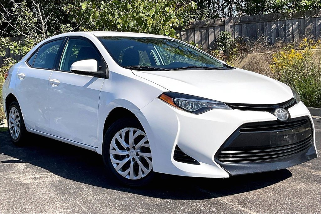 Used 2018 Toyota Corolla LE FWD image 34