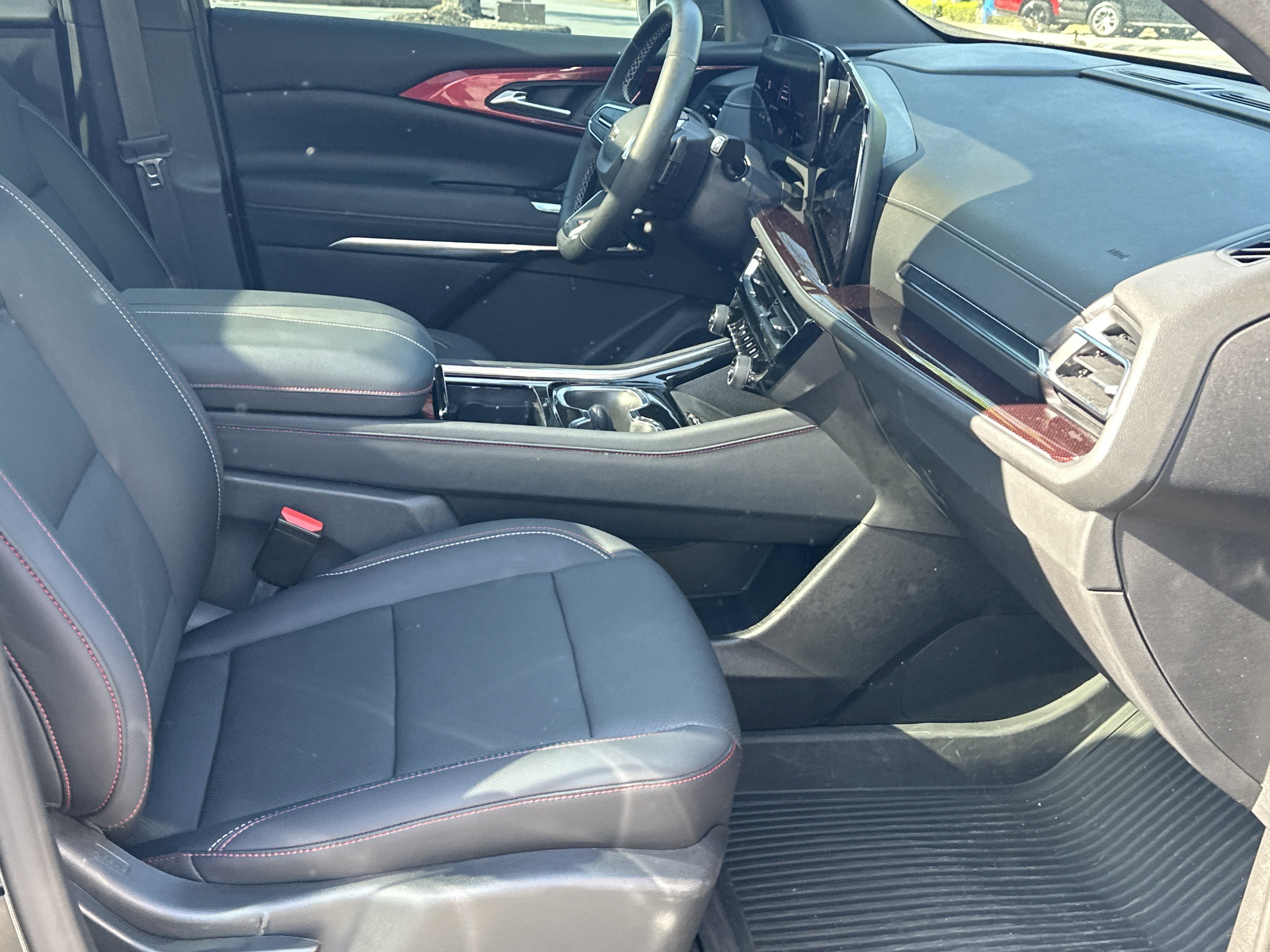 Certified 2024 Chevrolet Traverse Z71 w/ LPO, Floor Liner Package AWD/4WD image 14