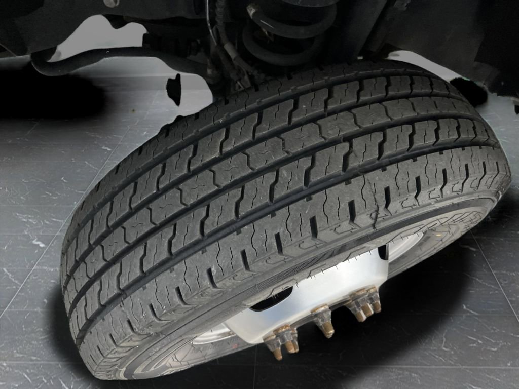 Used 2023 Ford F350 XLT image 37