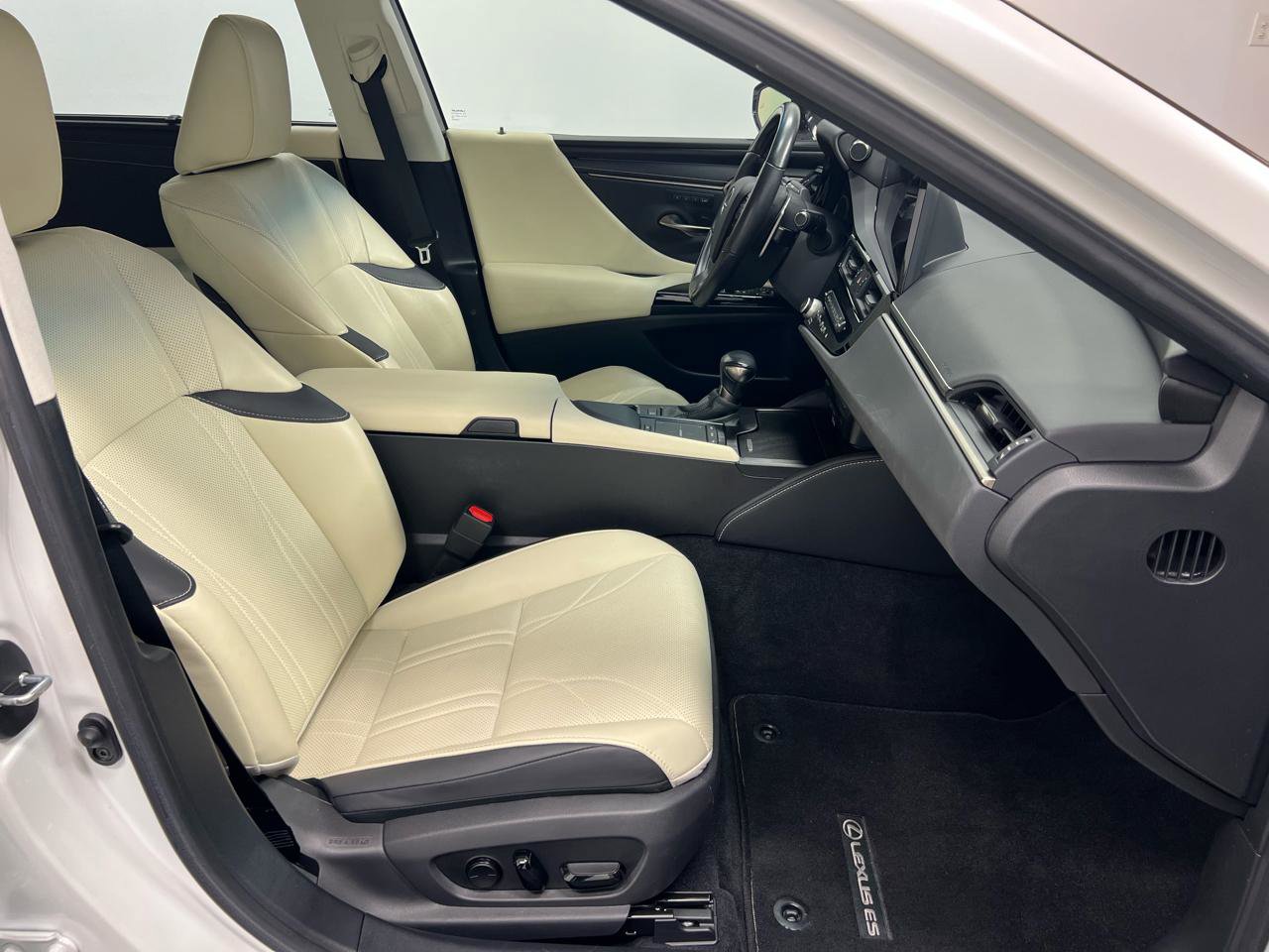 Used 2022 Lexus ES 350 Ultra Luxury w/ Accessory Package 2 image 14