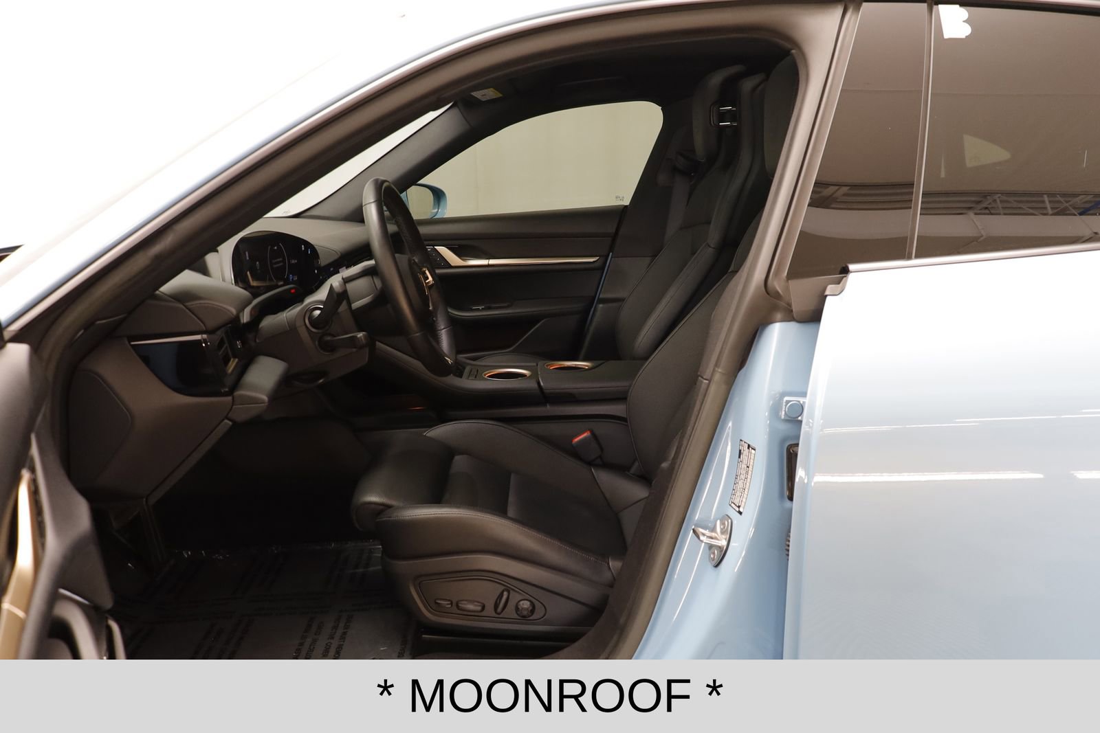 Used 2023 Porsche Taycan image 12