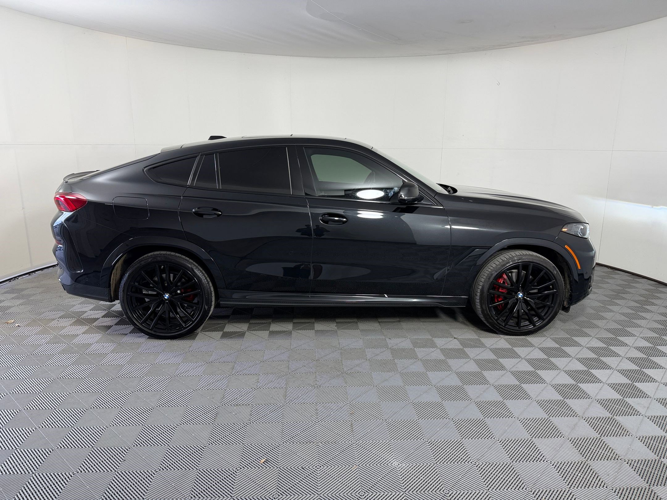 Used 2024 BMW X6 xDrive40i w/ Executive Package AWD/4WD image 8