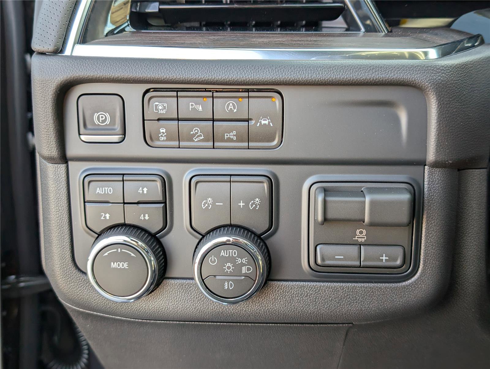 New 2026 Chevrolet Suburban Premier image 22