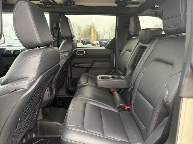 Used 2025 Ford Bronco Badlands image 16