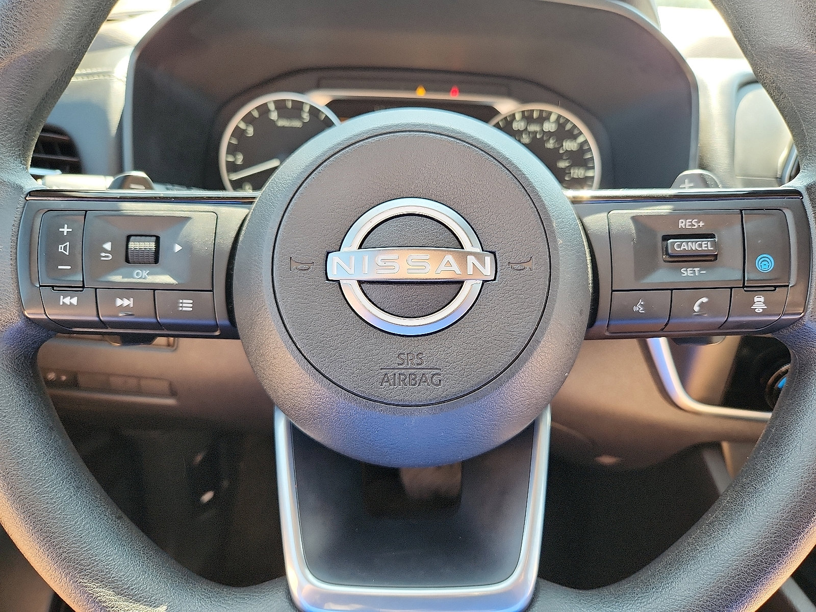 Used 2023 Nissan Rogue SV image 16