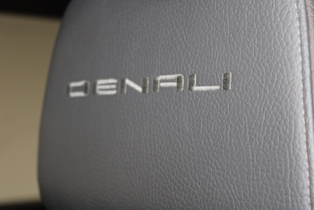 Used 2022 GMC Sierra 2500 Denali w/ Denali Ultimate Package AWD/4WD image 22