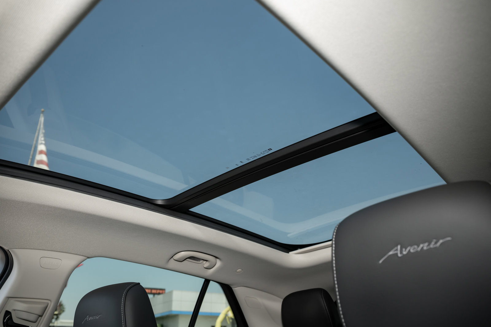 Used 2023 Buick Envision Avenir image 24