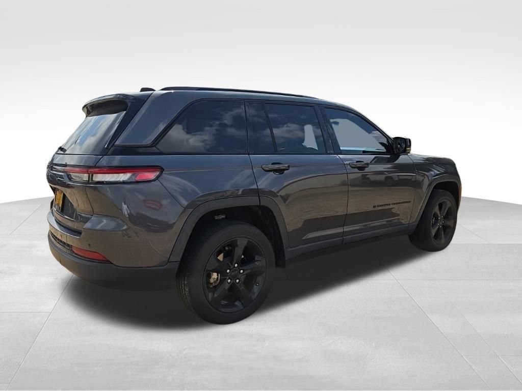 Used 2023 Jeep Grand Cherokee Altitude AWD/4WD image 8