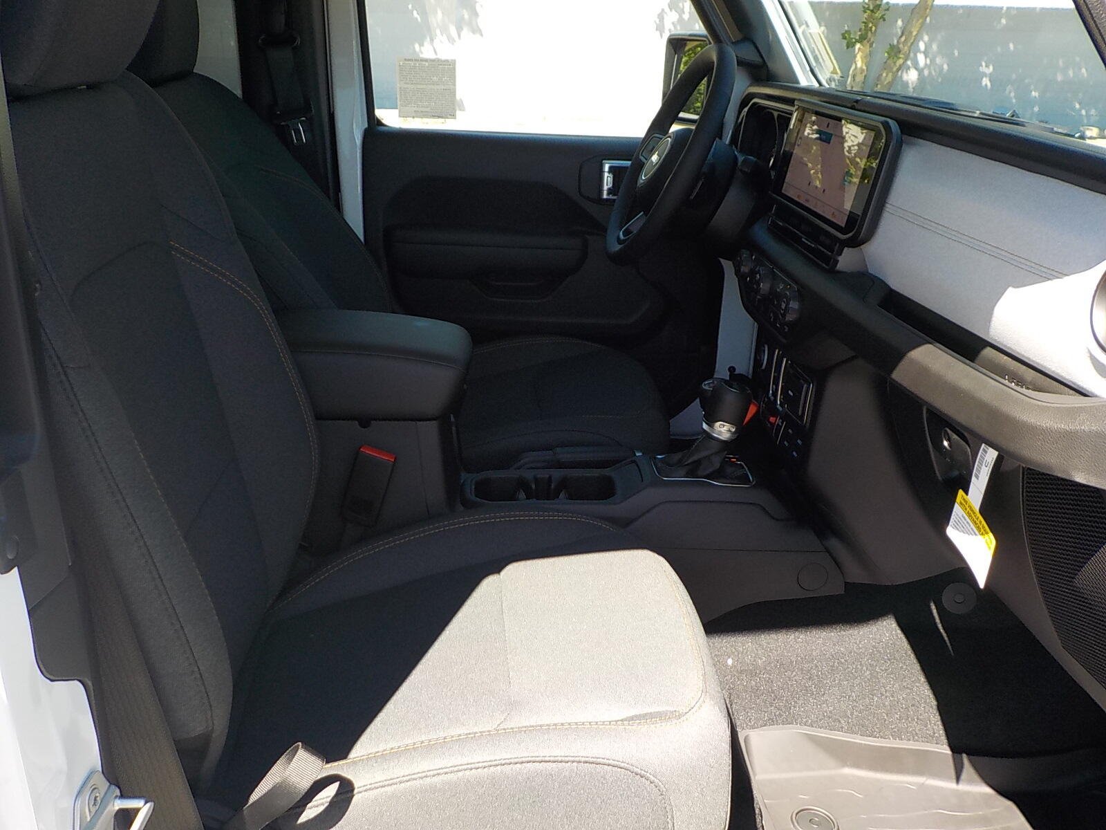Used 2025 Jeep Wrangler Sport AWD/4WD image 12