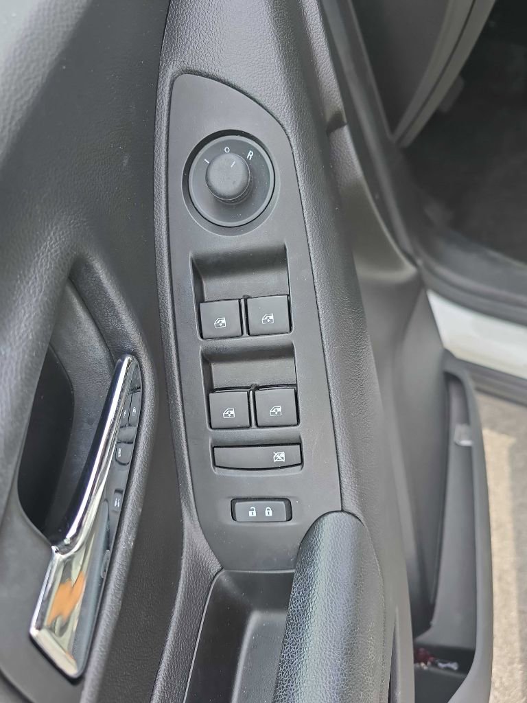 Used 2022 Chevrolet Trax LT w/ LT Convenience Package image 13