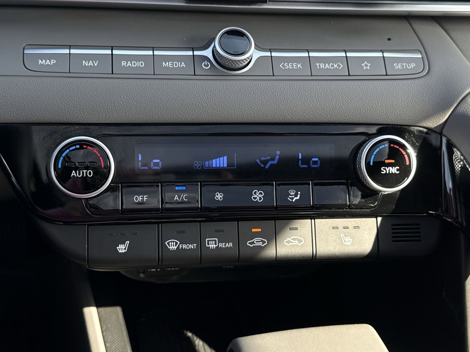 Certified 2025 Hyundai Elantra SEL image 21