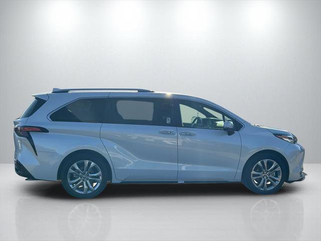 Certified 2023 Toyota Sienna Platinum image 4