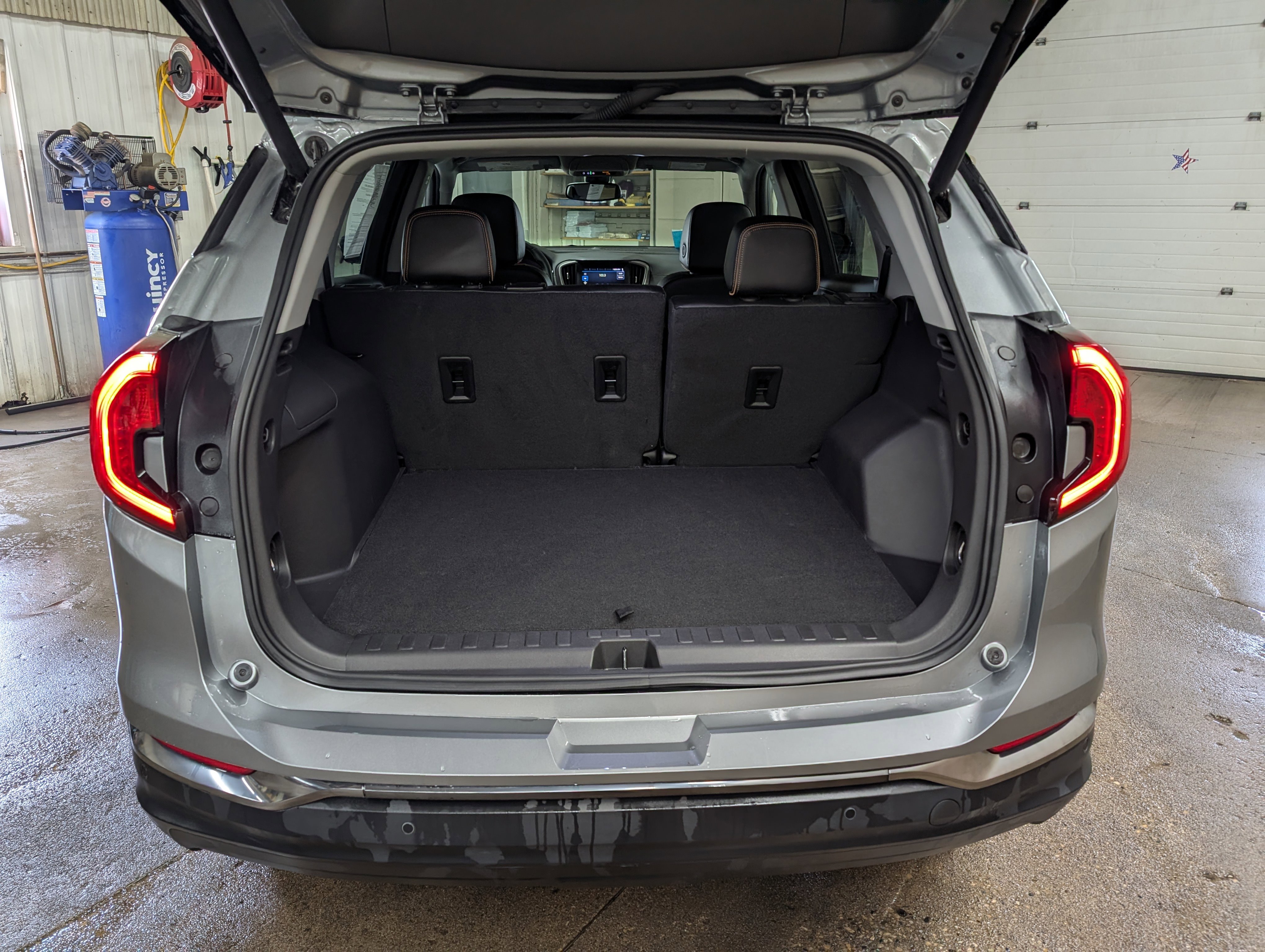 Used 2024 GMC Terrain AT4 w/ Tech Package AWD/4WD image 23