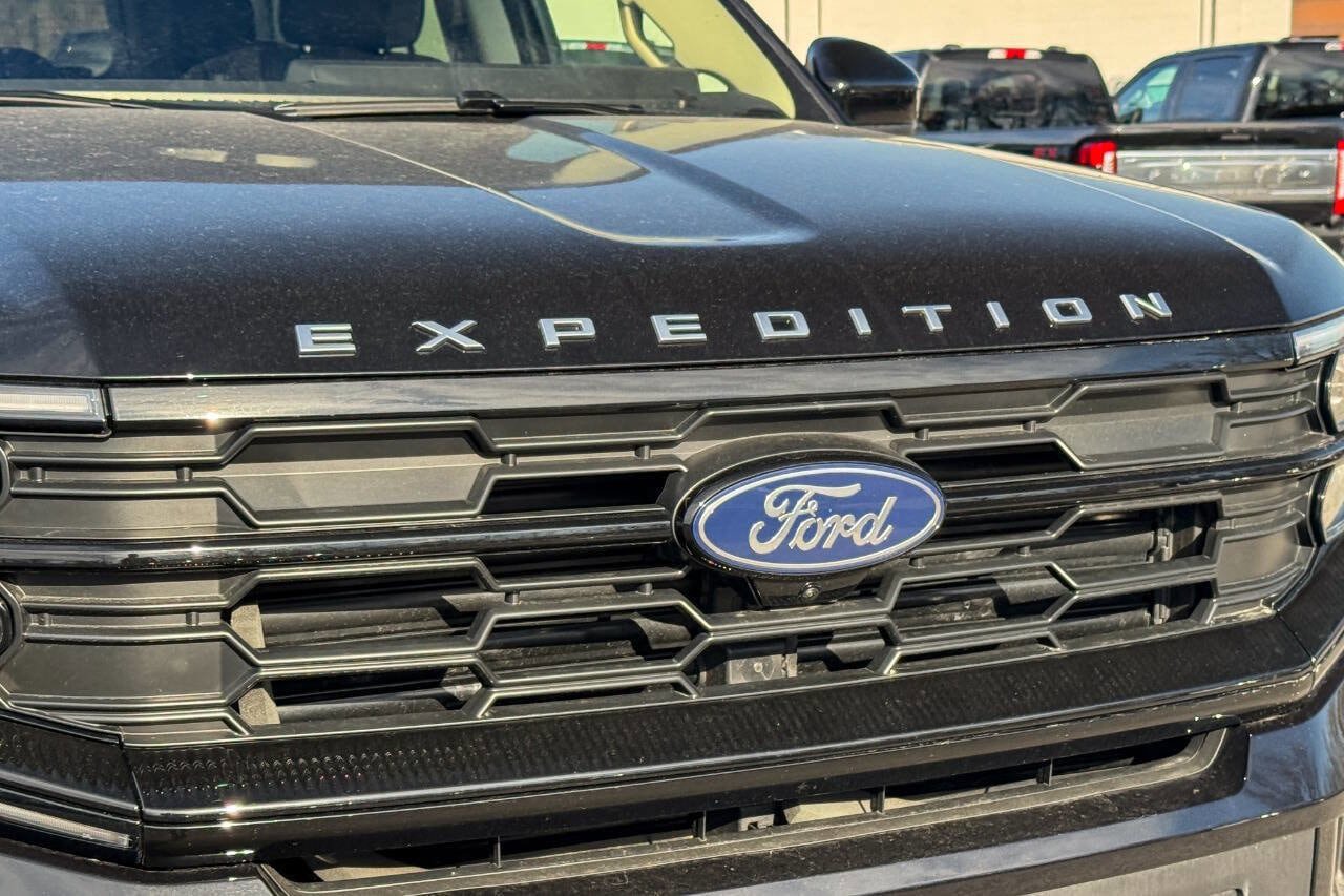 Used 2025 Ford Expedition Max Active AWD/4WD image 9