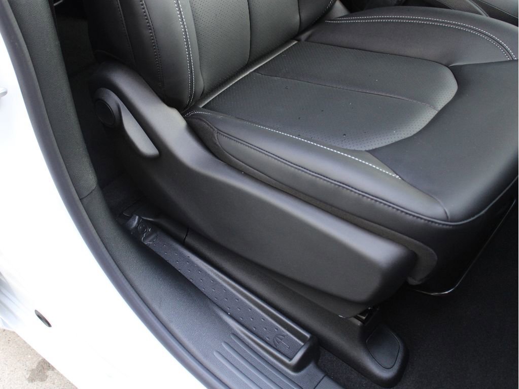 New 2026 Chrysler Pacifica Select image 26