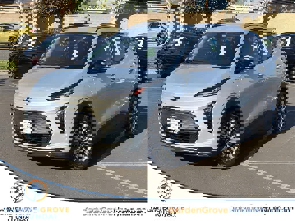 Used 2023 Chevrolet Bolt EUV LT w/ Convenience Package image 1