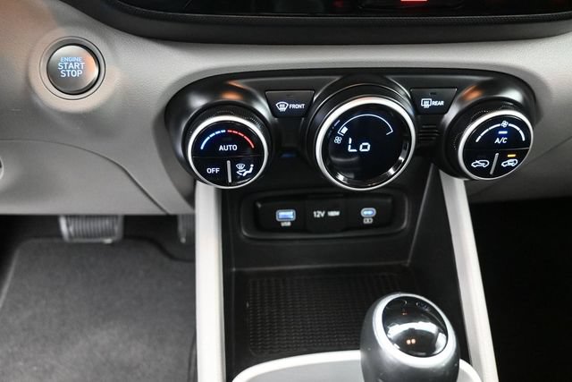 Used 2024 Hyundai Venue SEL FWD image 9