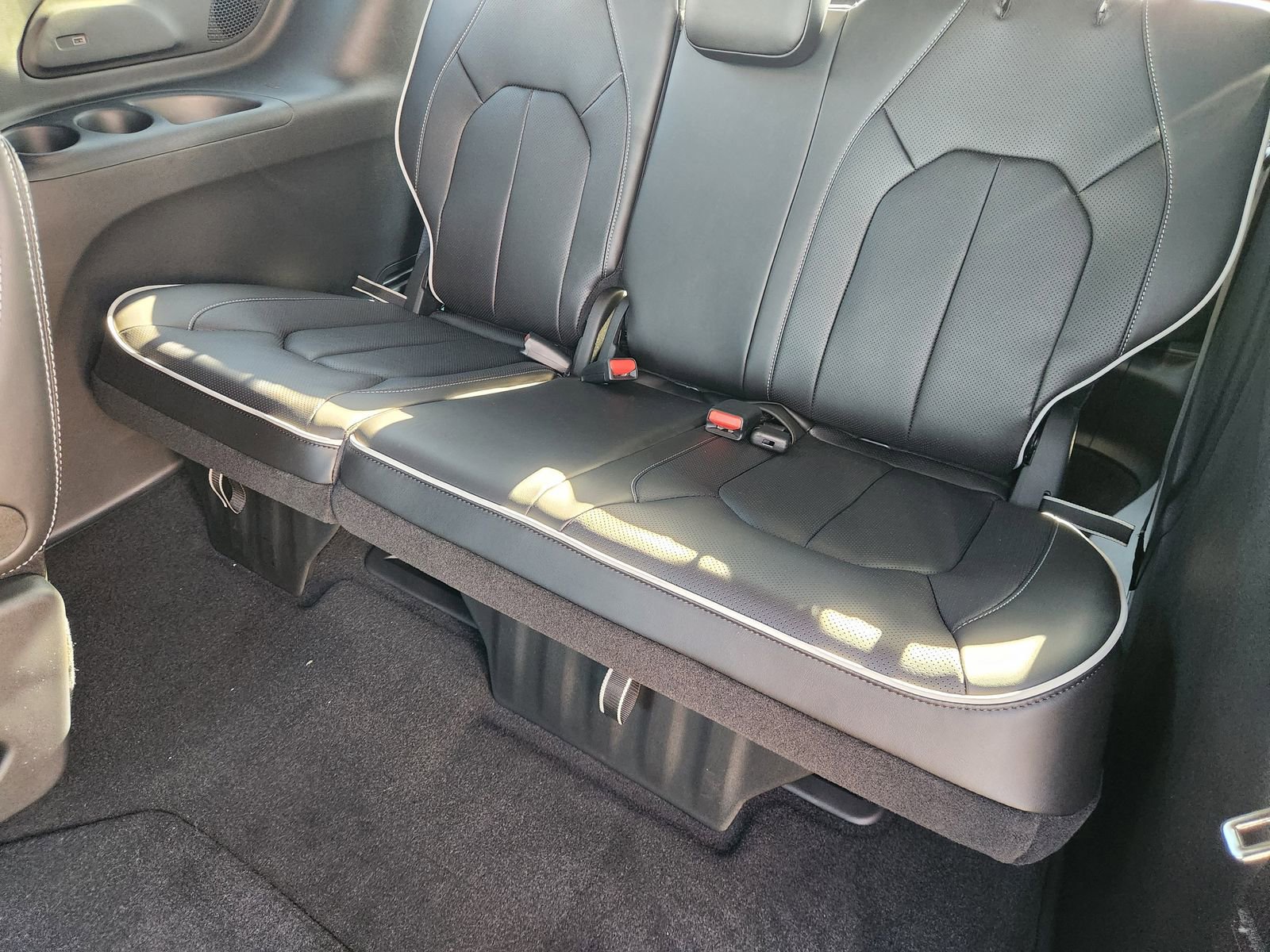 New 2026 Chrysler Pacifica Limited image 23