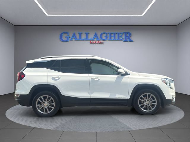 Used 2022 GMC Terrain SLT w/ Infotainment Package II AWD/4WD image 3