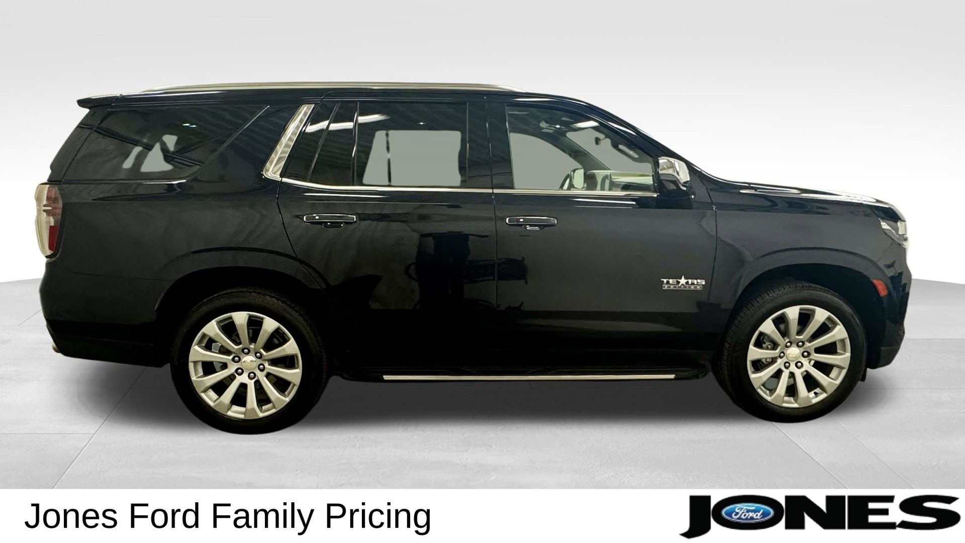 Used 2021 Chevrolet Tahoe Premier w/ Premium Package RWD image 3