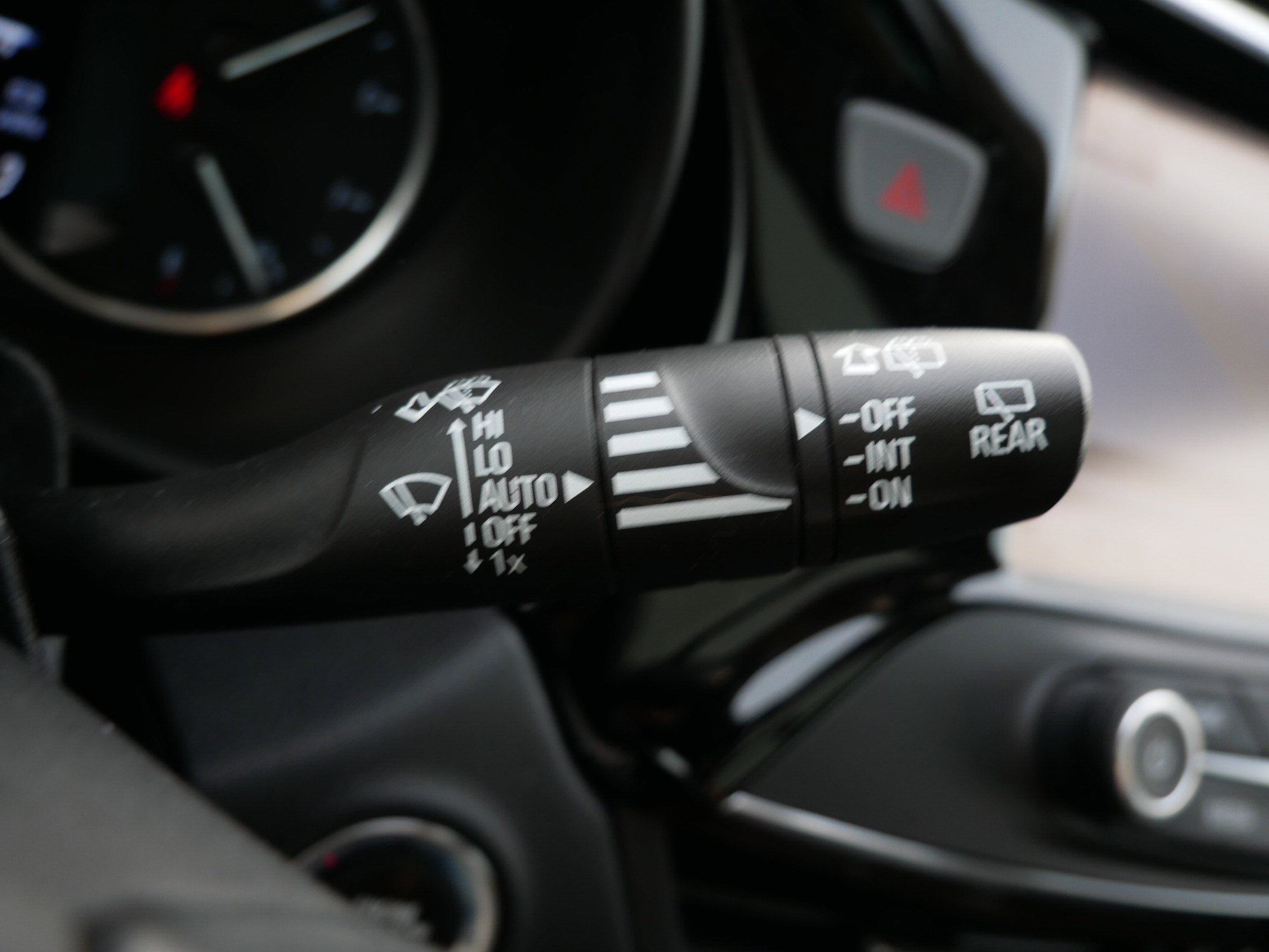 Used 2019 Buick Envision Premium w/ Driver Confidence Package image 32