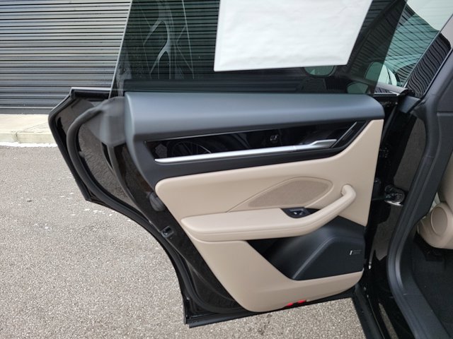 Used 2025 Porsche Macan 4 Electric image 21