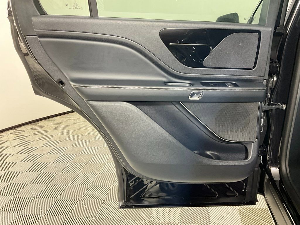 Used 2026 Lincoln Aviator 2WD image 27