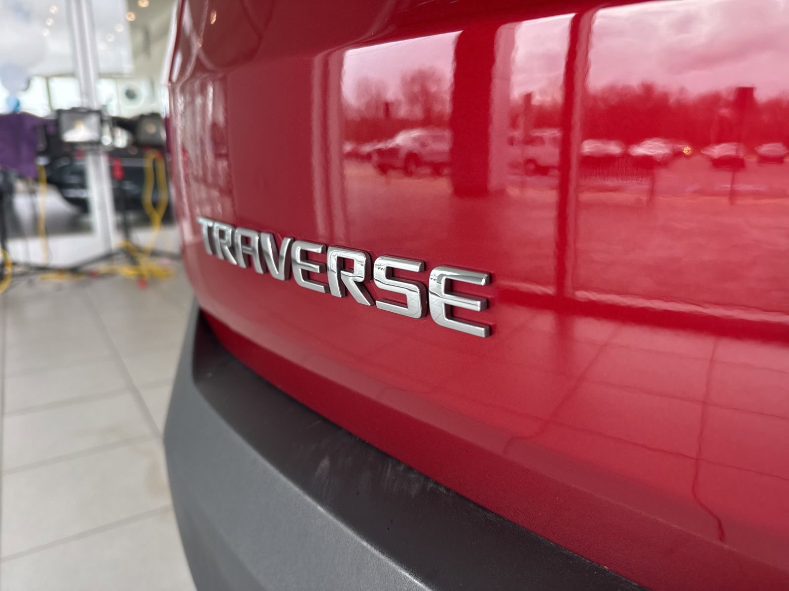 Used 2023 Chevrolet Traverse LT image 8