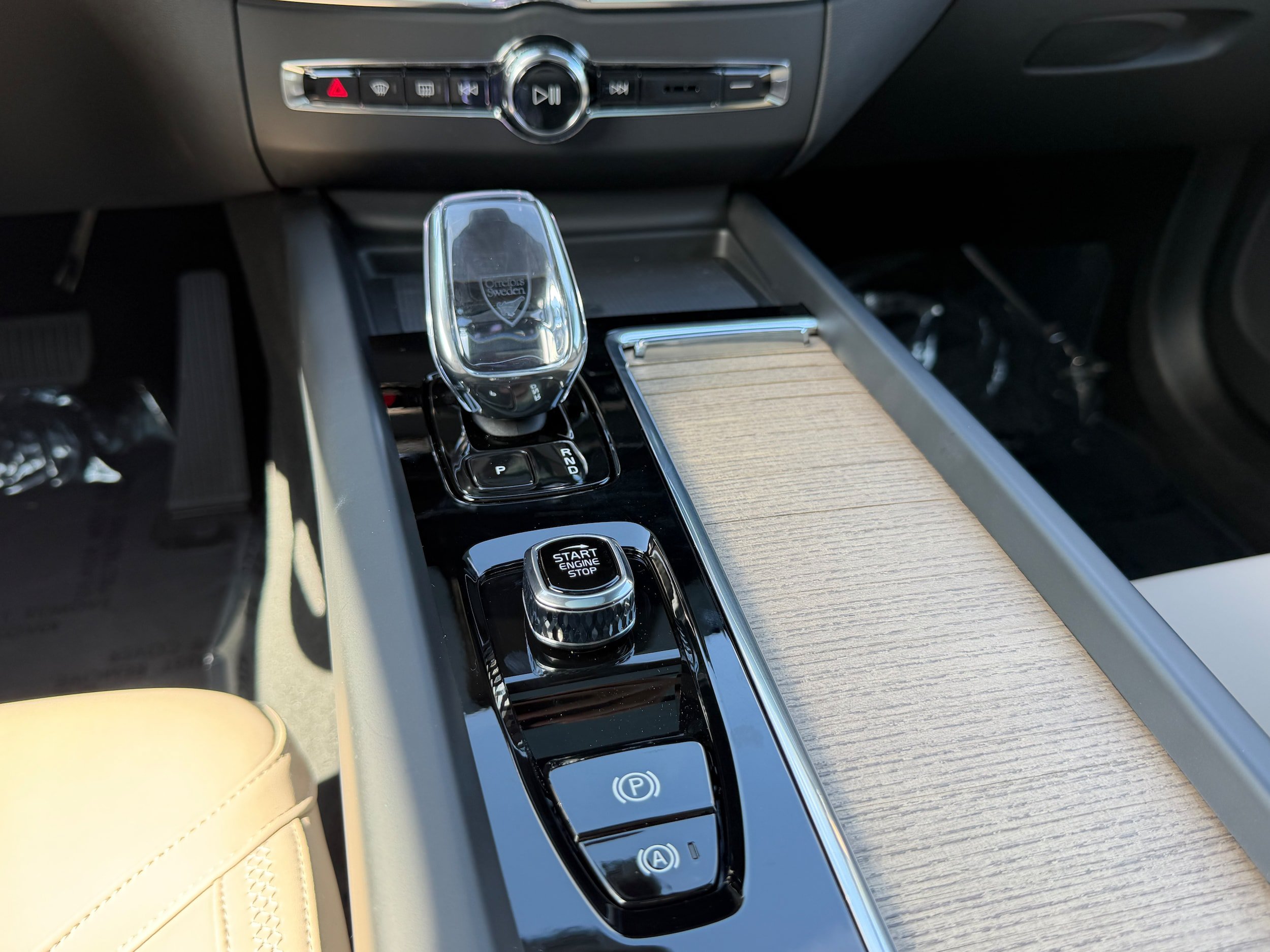 New 2026 Volvo XC60 T8 Plus w/ Climate Package AWD/4WD image 13