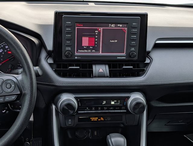 Used 2022 Toyota RAV4 LE image 15