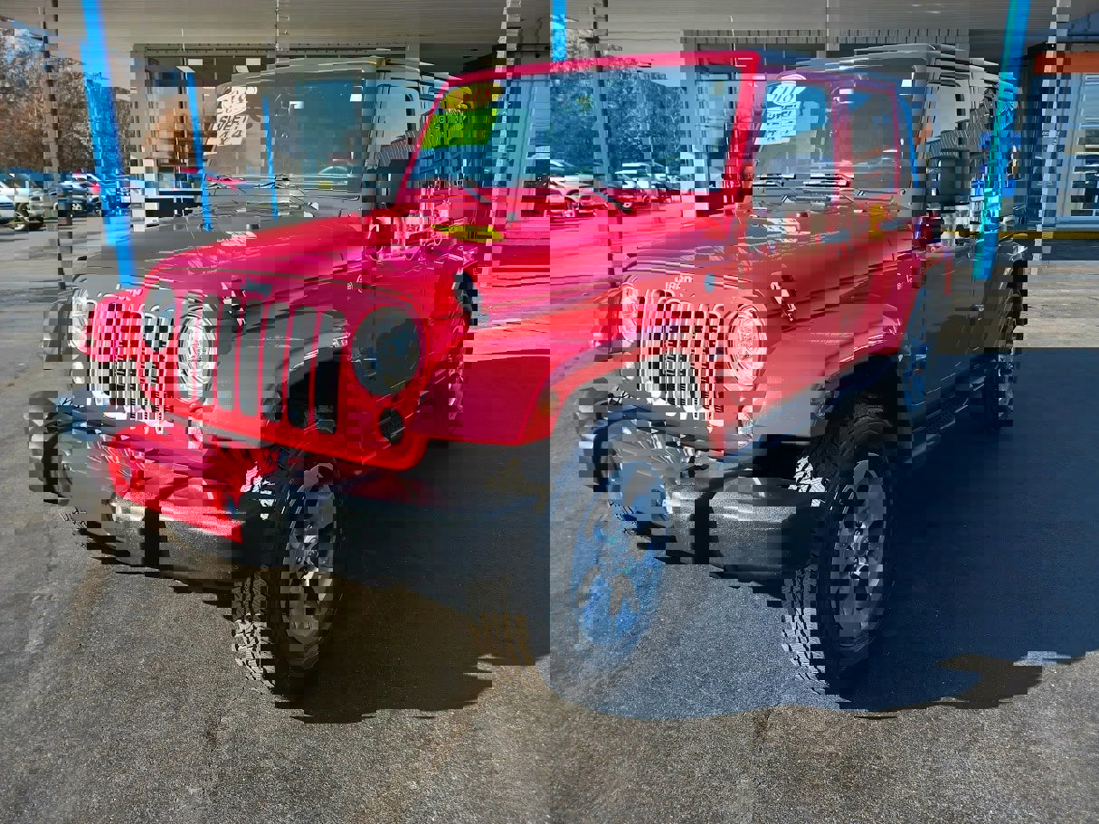 Used 2018 Jeep Wrangler Unlimited Sahara w/ Connectivity Group image 32